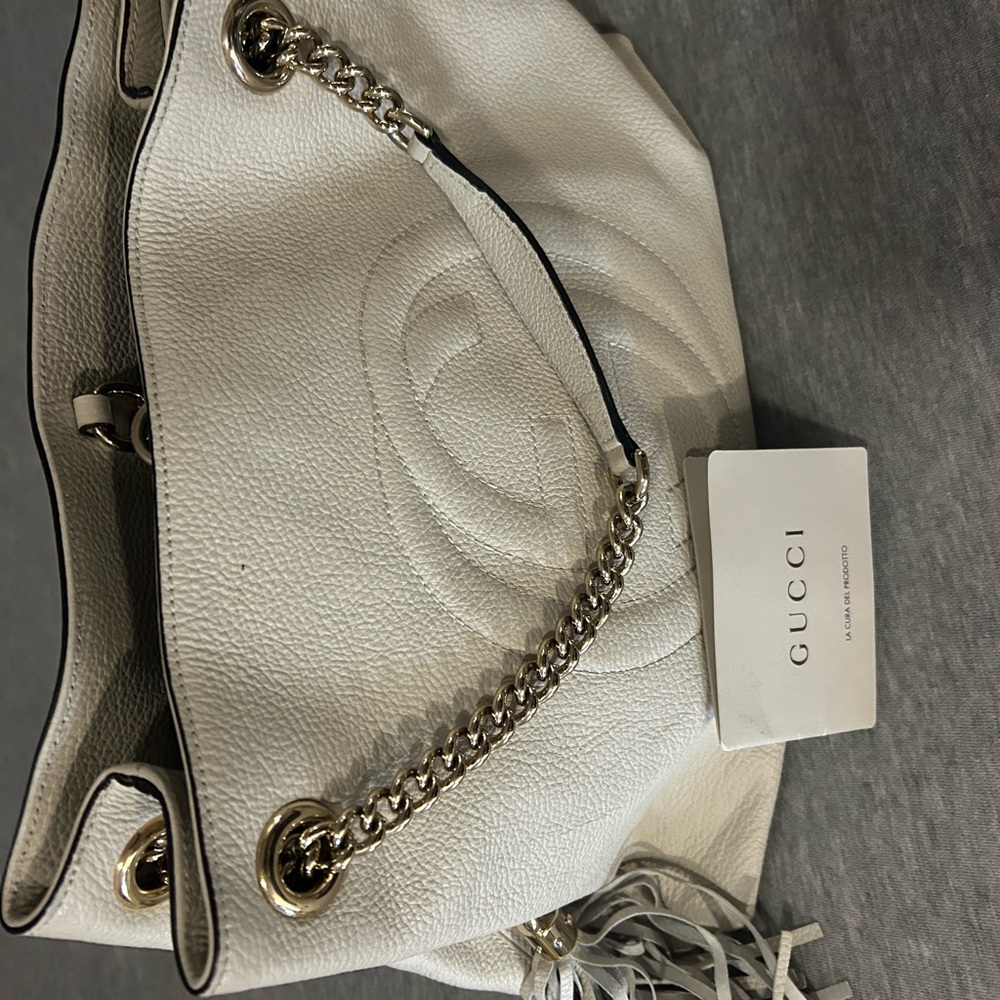 Gucci Cream Pebbled Leather Shoulder Bag with Chain Strap